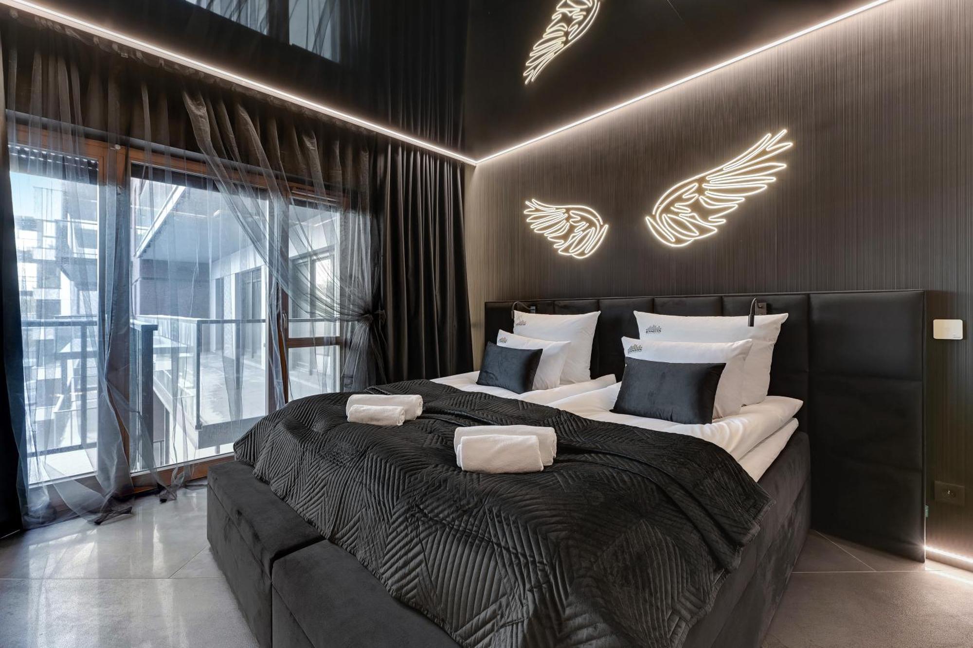 Nadmotlawie Hollywood Jacuzzi Suite By Downtown Apartments — Photos 1